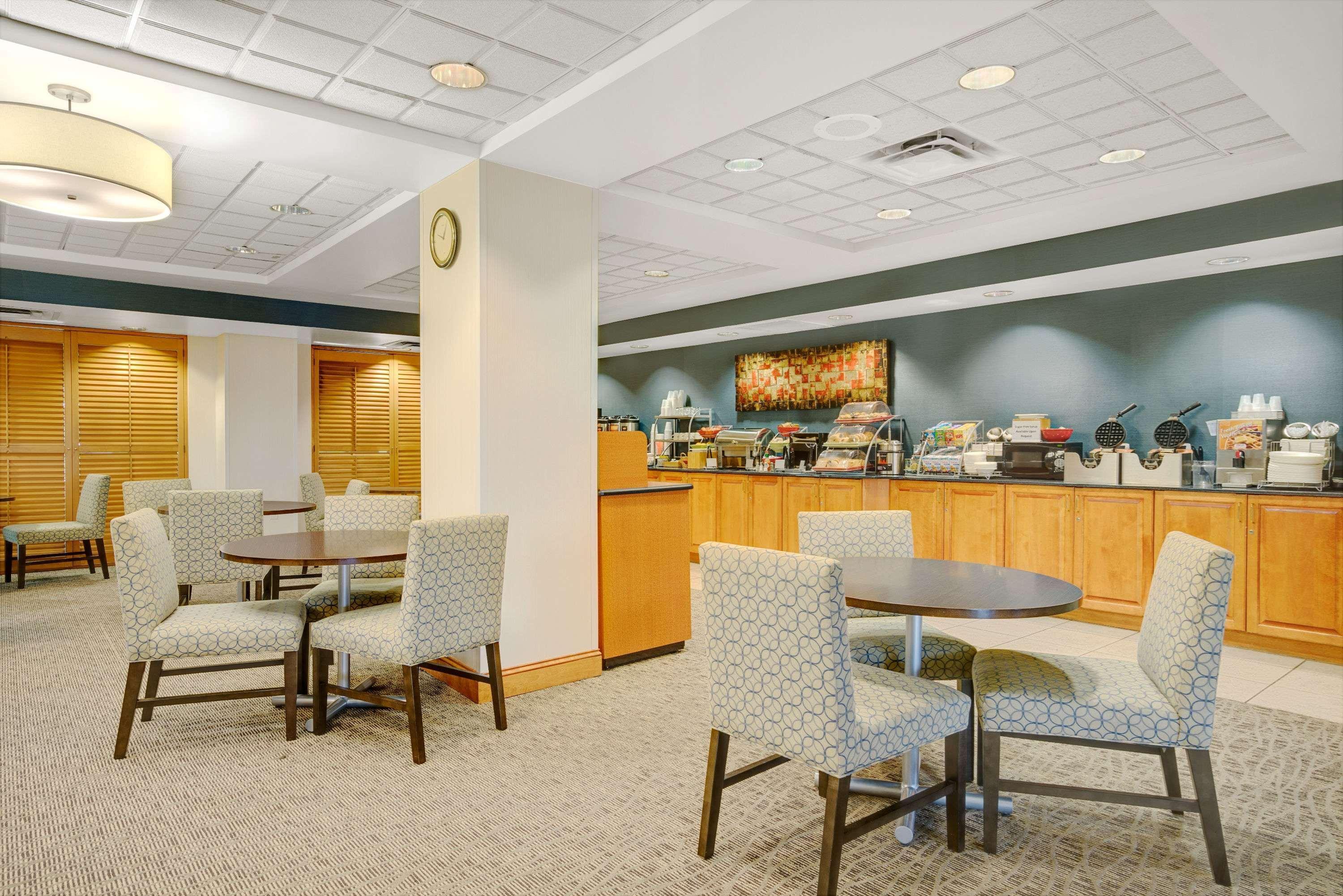 Hotel Wingate By Wyndham Fargo Extérieur photo